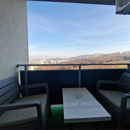 Gray Apartment Nearby Amethyst & Vivo Mall Floreşti المظهر الخارجي الصورة